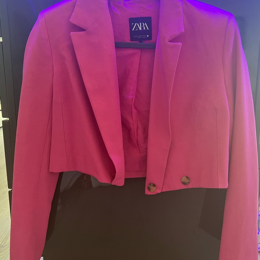 Zara cropped blazer super cute with a mini skirt! Worn once!💖💖💖💖💖💖💖